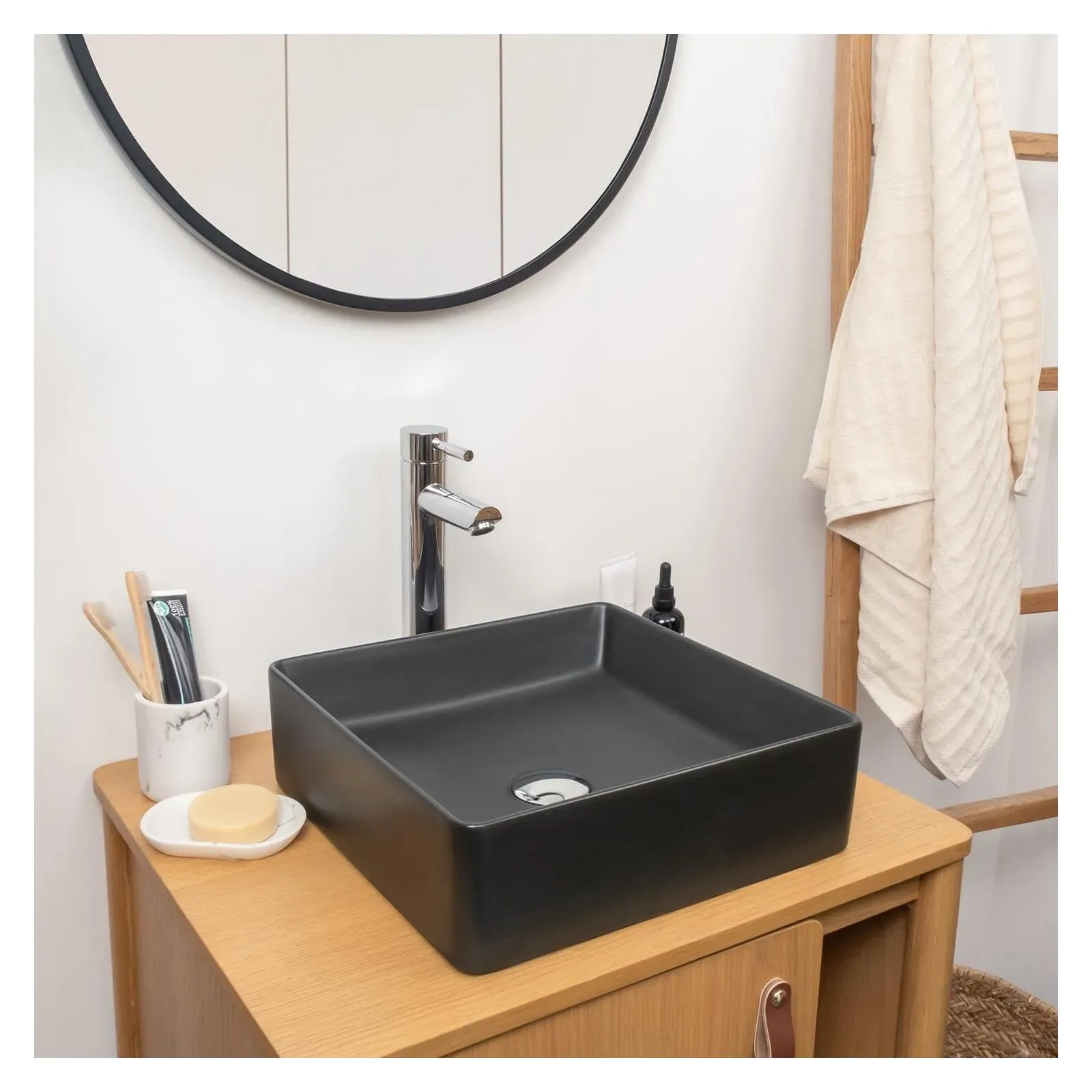 Vasque à poser carrée en céramique noire 36,5cm