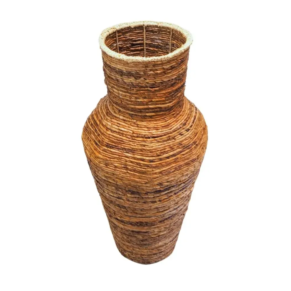 Grande jarre en feuilles de bananier