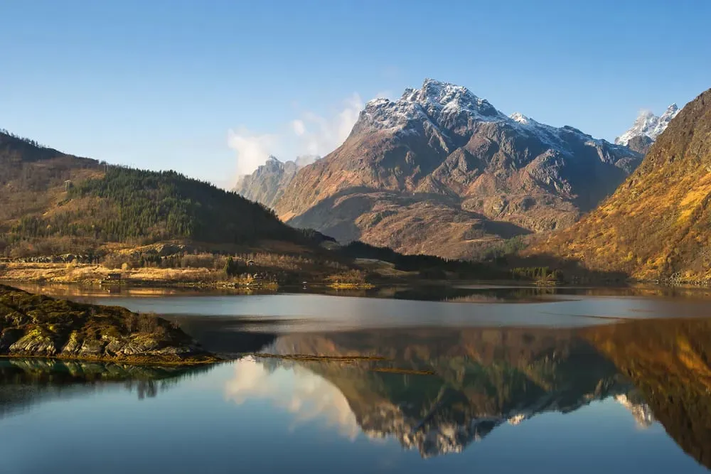 Tableau montagne et lac, l'île Lofoten imprimé sur toile 90x60 cm