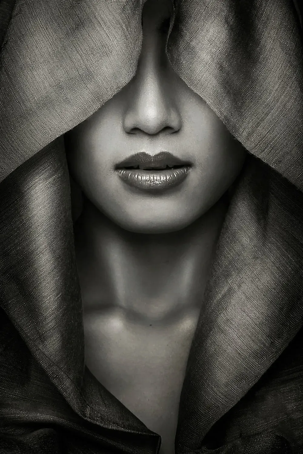 Tableau noir et blanc portrait  Capuche imprimé sur toile 60x90 cm