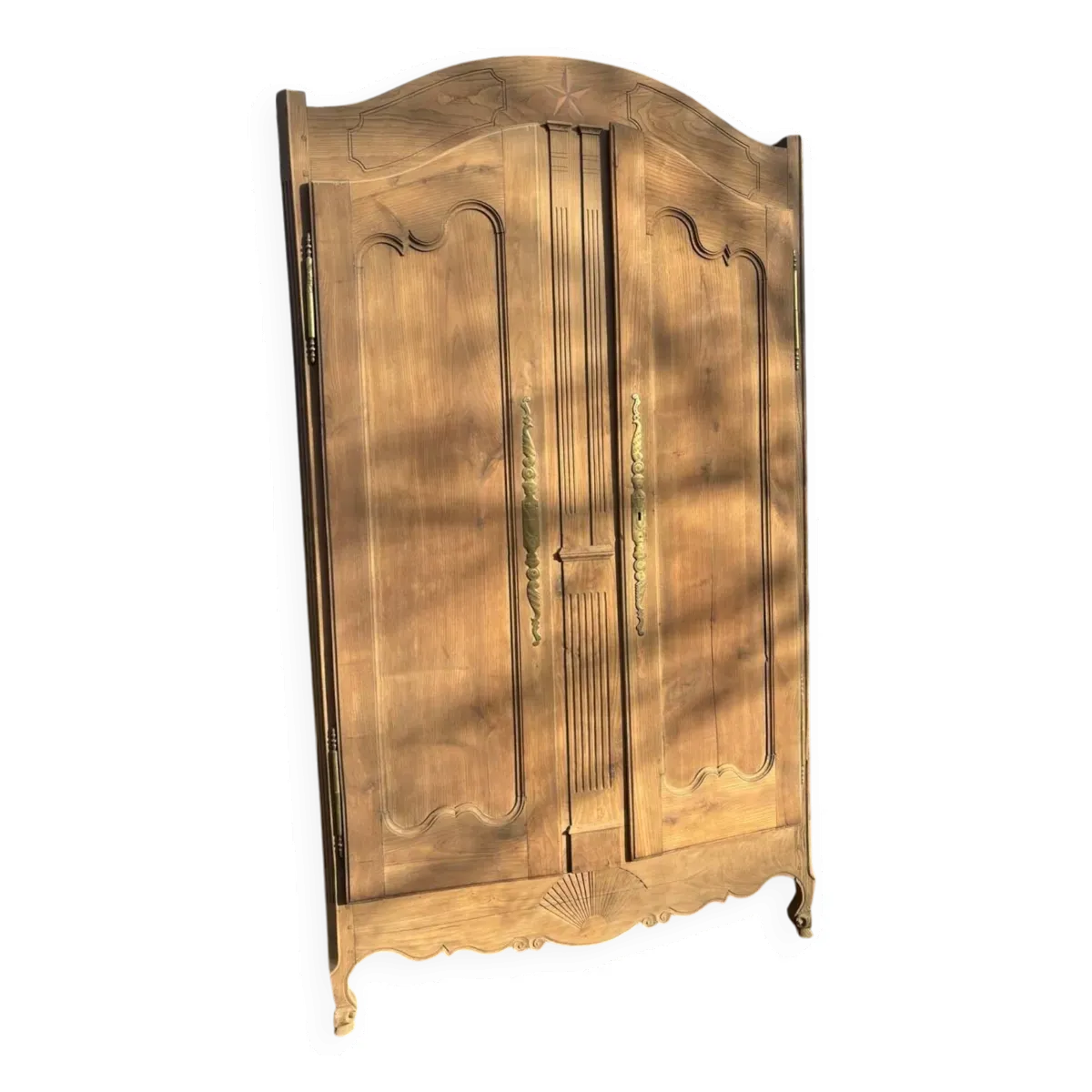 Armoire en merisier massif