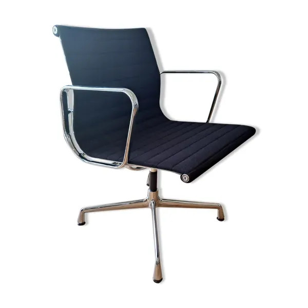 Chaise de bureau EA108 de Charles & Ray Eames pour Vitra 2012