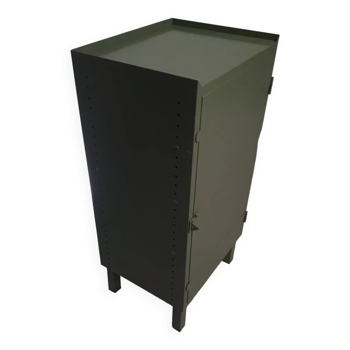 Casier en métal gris. Petit buffet industriel.