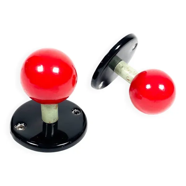 Patères vintage en métal émaillé rouge