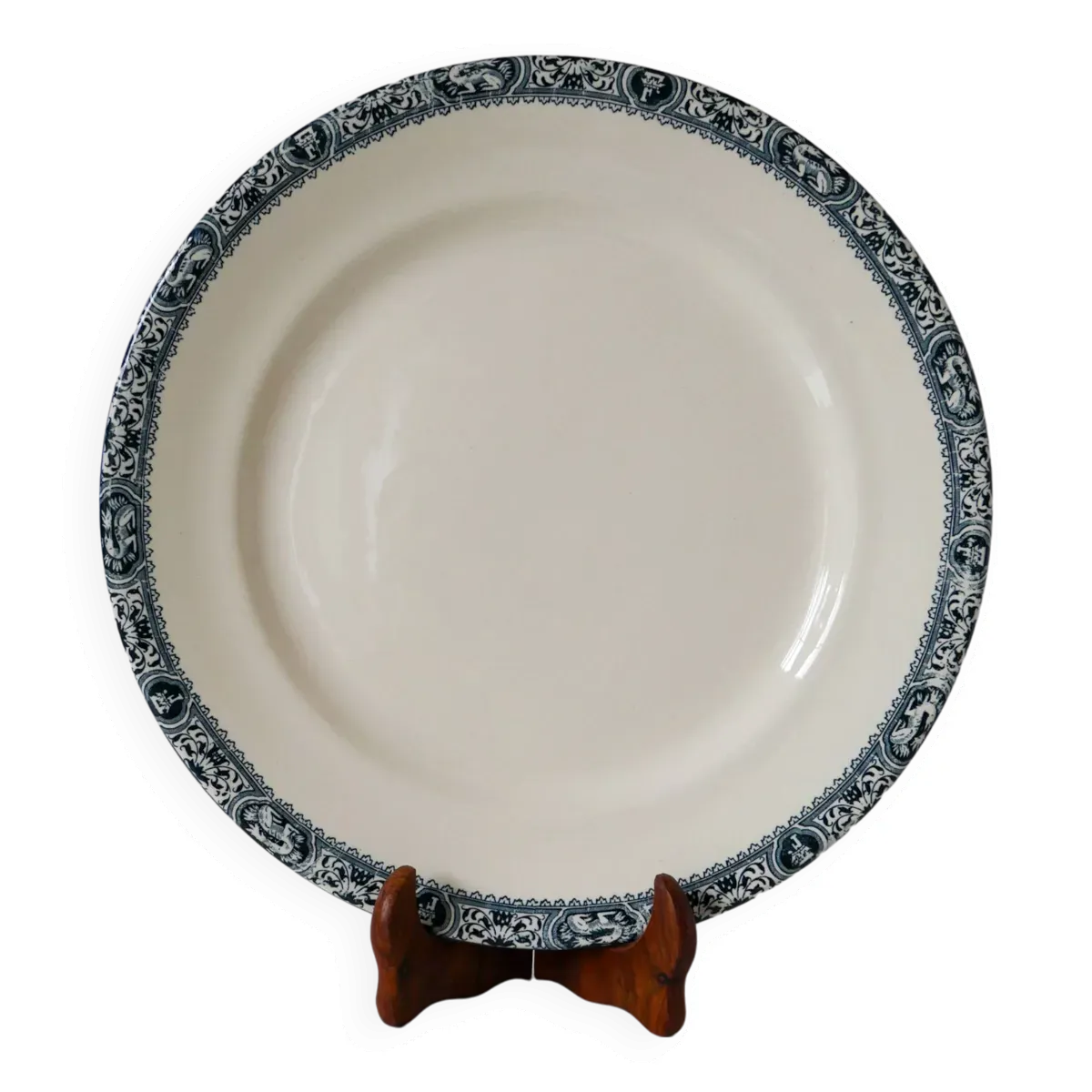 Grand plat rond en terre de fer salins modèle françois 1er xixème