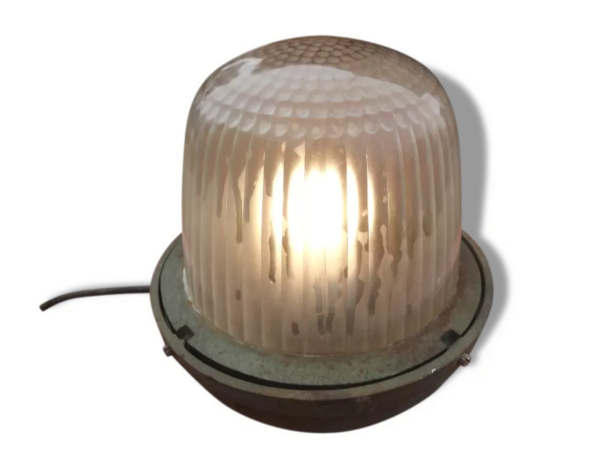 Suspension industrielle Fonte et verre