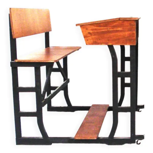 Pupitre d'écolier en bois sur roulettes