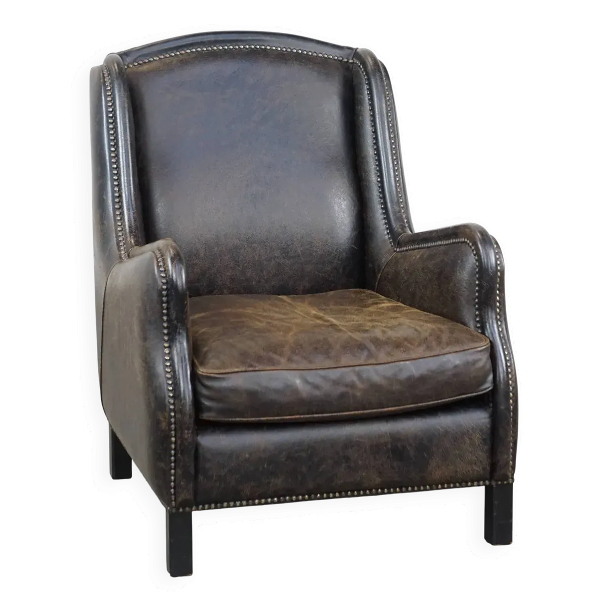 Fauteuil en cuir de vache noir avec finition clous décoratifs, style industriel