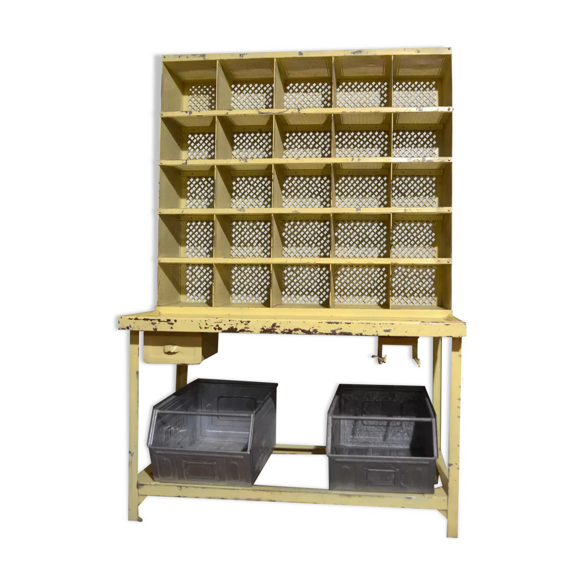 Meuble de tri postal