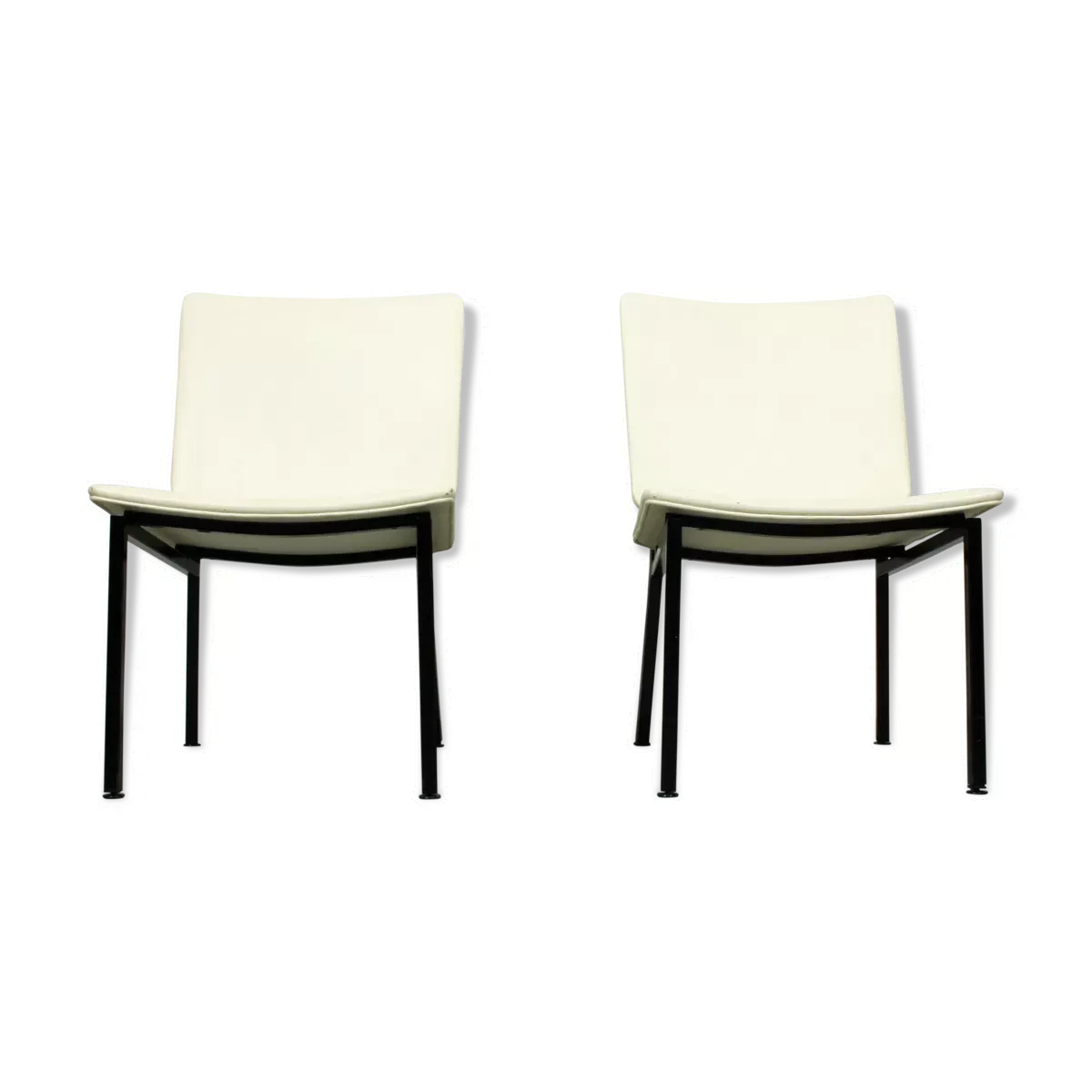 Ensemble de 2 chaises industrielles minimalistes de cadre de tube de métal noir, des années 60