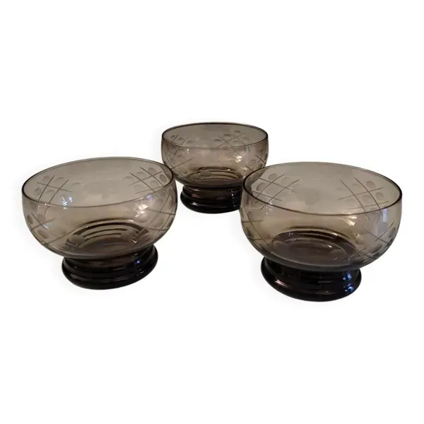 3 coupes en verre fumé gravé – Style Art déco – France, années 1950