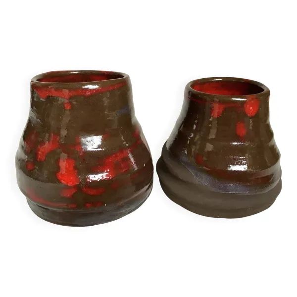 Paire de vases rouge forme pied d’éléphant