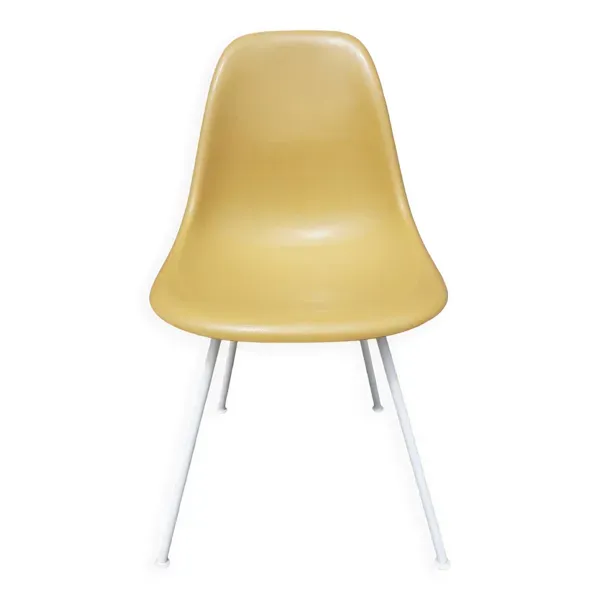 Chaise Eames Fiberglass DSX pour Vitra.