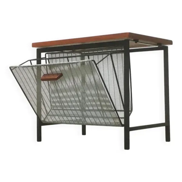 Table d'appoint en teck milieu du siècle avec casier à magazines