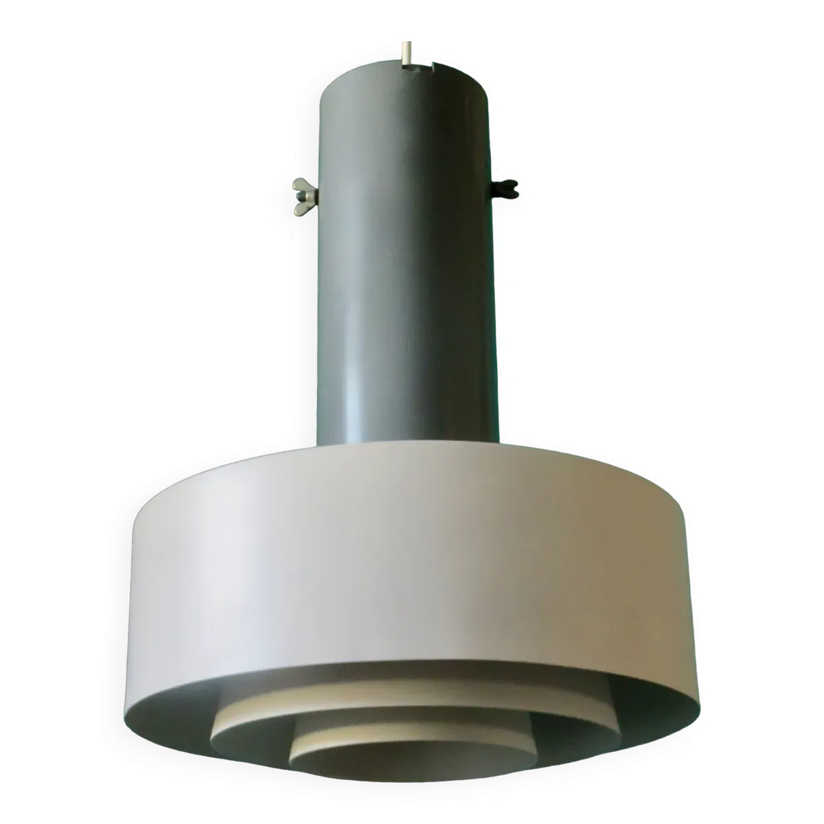 Grande suspension industrielle en métal laqué antracite et blanc. Danemark 1960