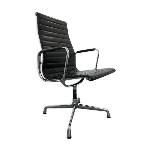 Fauteuil en cuir noir Ea-109 par Charles Eames pour Vitra