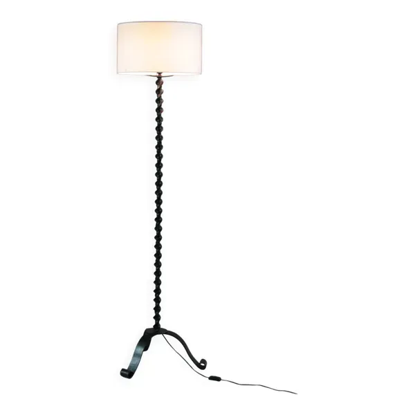 Lampadaire brutaliste en métal noir torsadé