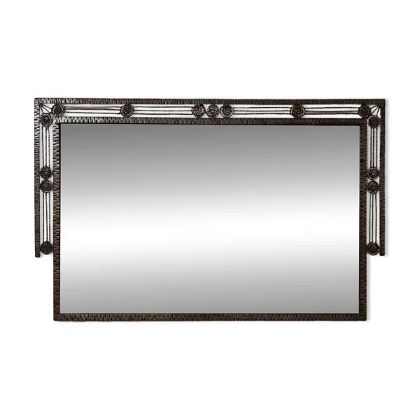 Grand miroir époque Art Déco en fer martelé – Décor géométrique à rosaces