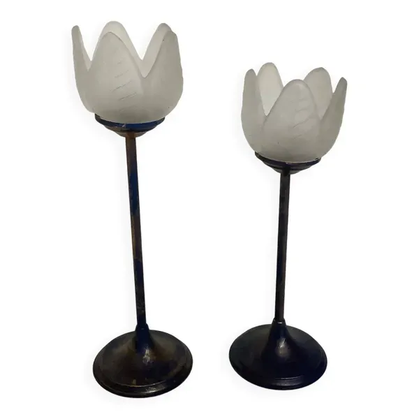 Paire de bougeoirs fleurs verre métal