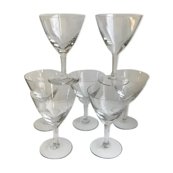 Lot de 7  verres à vin gravés modèle étoile années 50