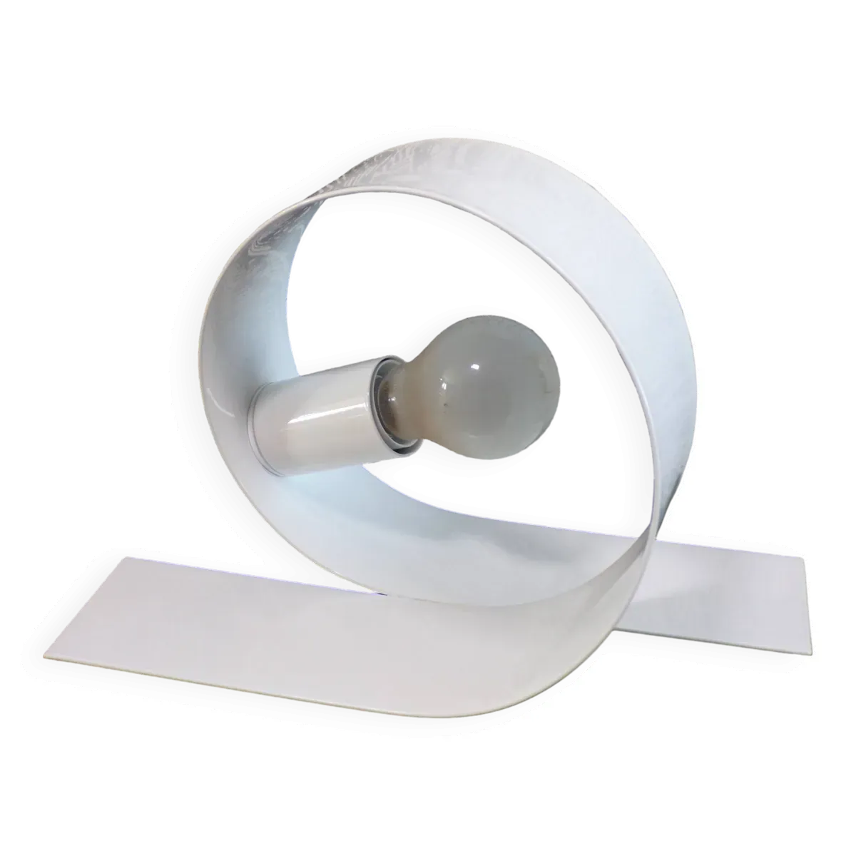 Lampe looping par Massive