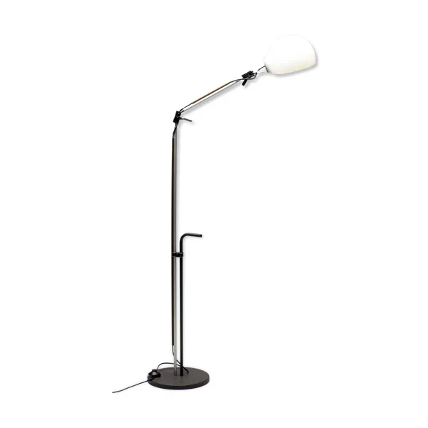 Lampadaire Aggregato a été conçu par Enzo Mari et G. Fassina pour Artemide