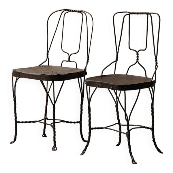 Paire de chaises brutalistes en acier et tôle patinée, vers 1950