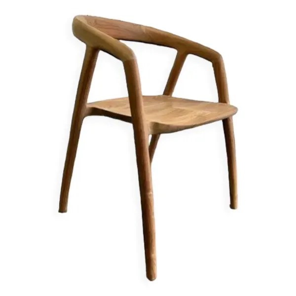 Chaise en bois massif avec accoudoir