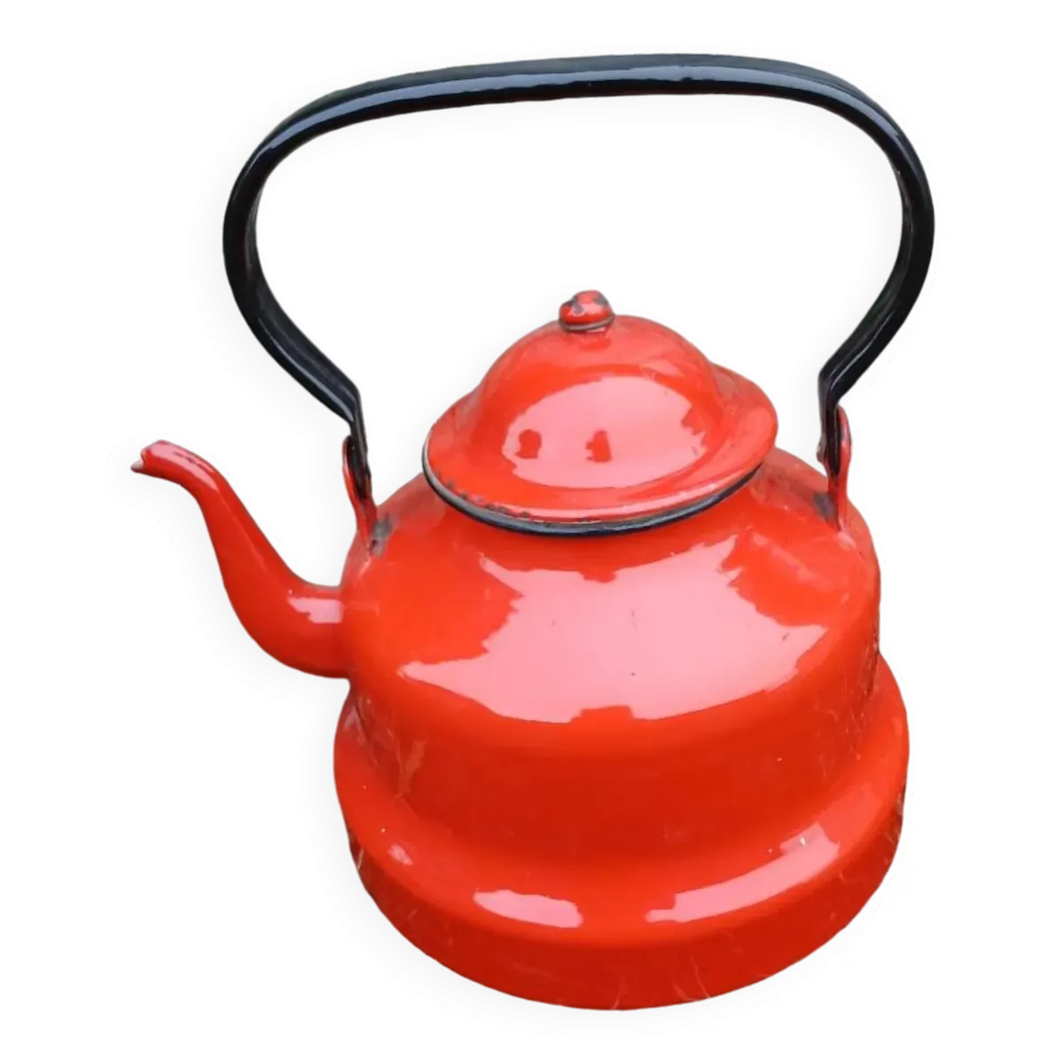 Théière ancienne en tôle émaillée rouge