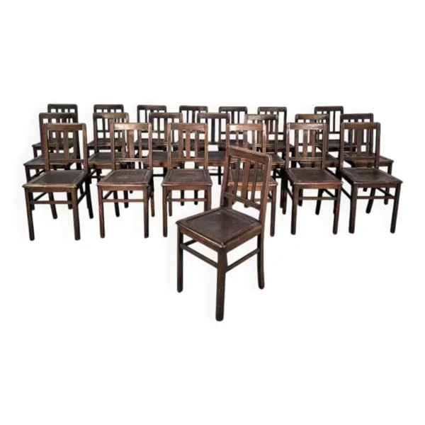 Ensemble de 21 chaises de café en hêtre