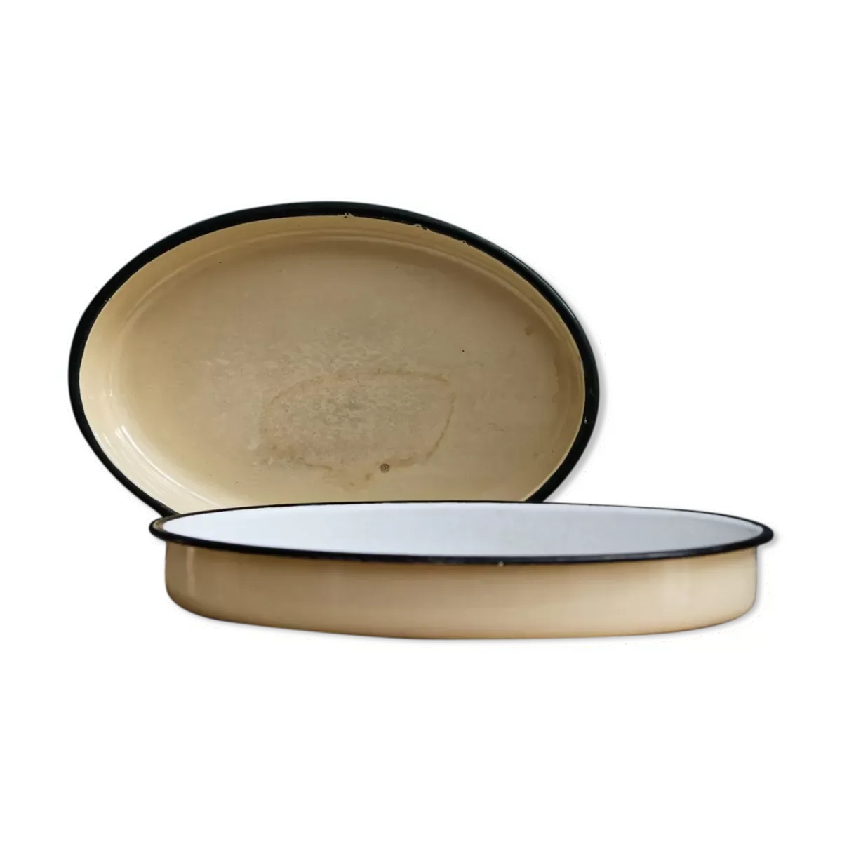 Paire de plats en tôle émaillée