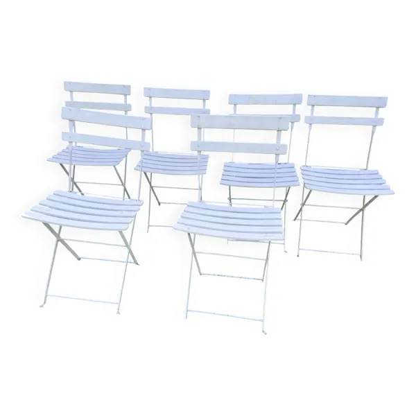 Anciennes chaises de bistrot de terrasse