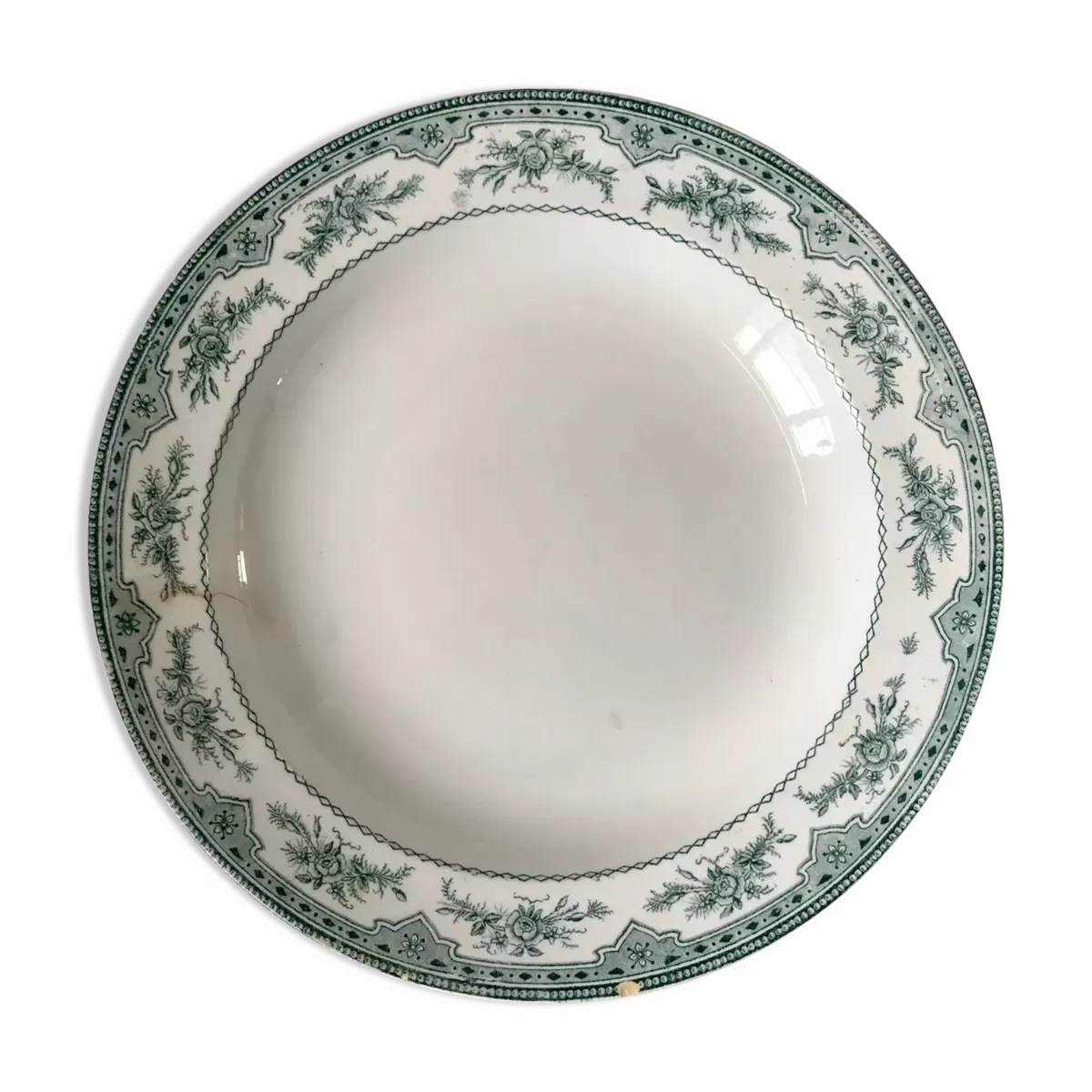 Plat rond Terre de Fer faïencerie d'Onnaing modèle ''Roses Mousses'' fin XIXème