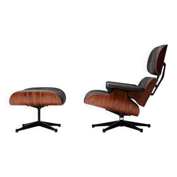 Fauteuil Eames XL et repose-pieds en palissandre de Santos avec cuir chocolat.