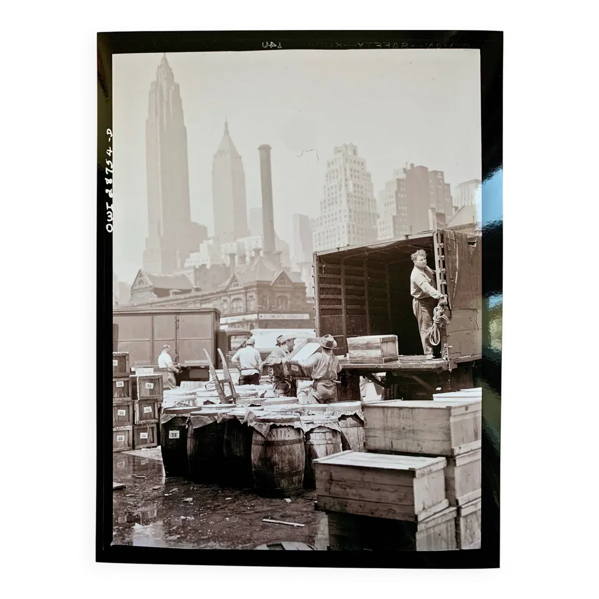 Plongée dans le cœur industriel de new york par l’œil légendaire de g.parks