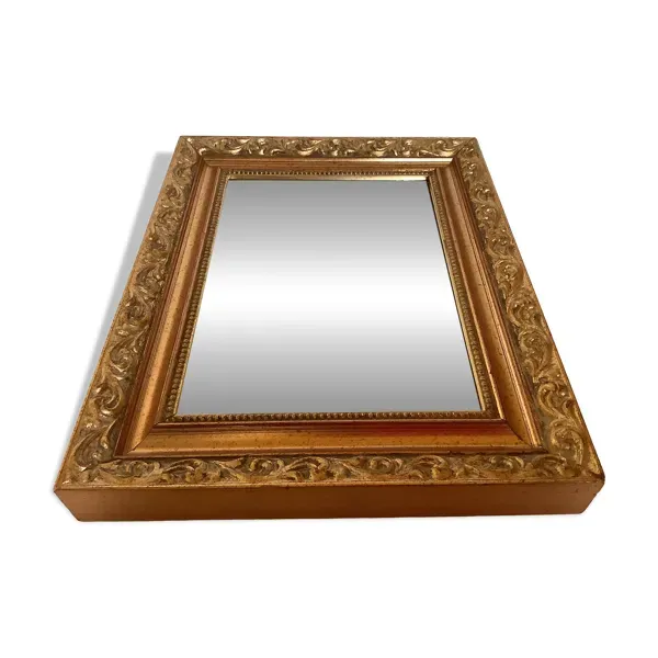 Miroir perlé en bois doré