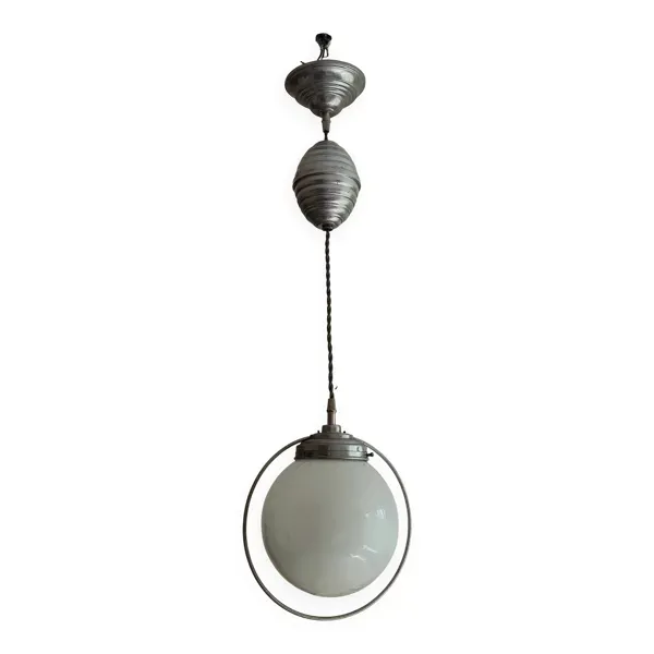 Suspension monte baisse globe opaline blanche et structure métal