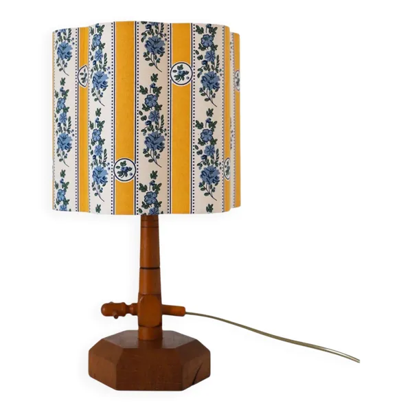 Lampe à poser pied en bois tourné années 50 et abat-jour imprimé