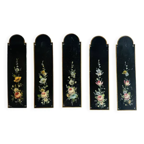 Plaques de propreté Napoléon III en tôle peinte, décor floral