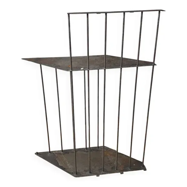 Console brutaliste acier