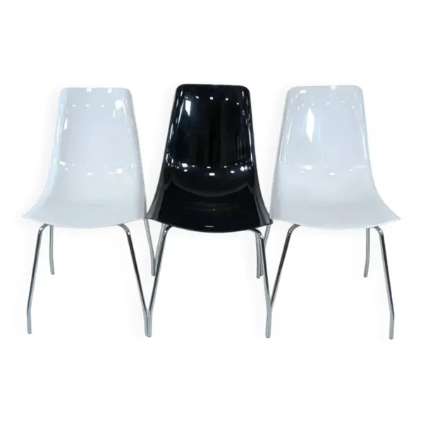 Chaise industrielle coque fibre de verre, piètement acier chromé – 1960