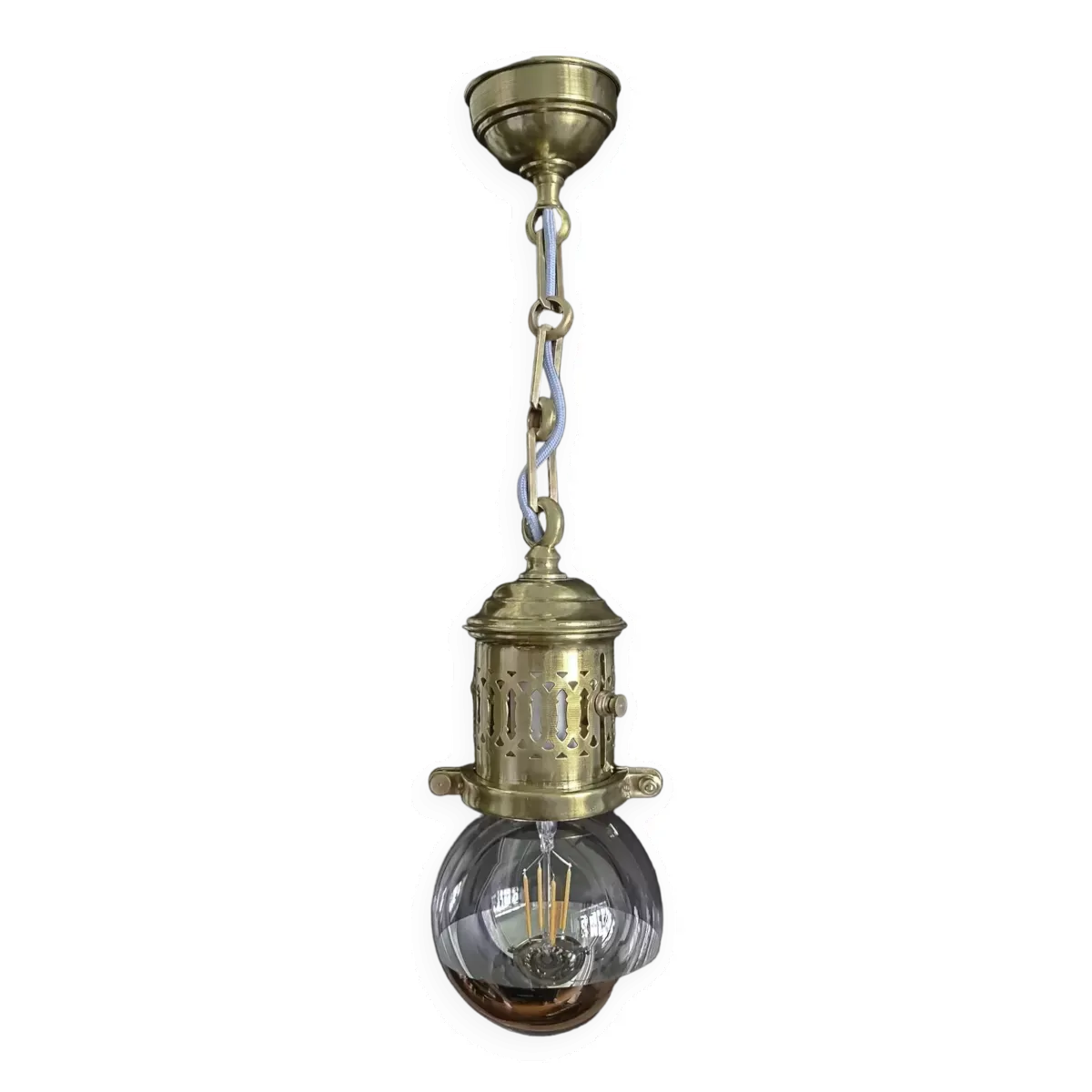 Suspension en laiton avec ampoule LED oversize