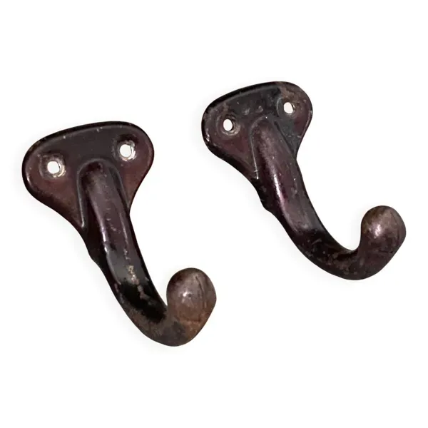 Paire de crochets métalliques
