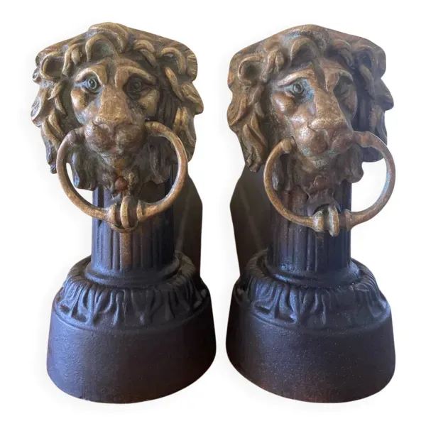 Paire de chenets en fonte, 1900-1910