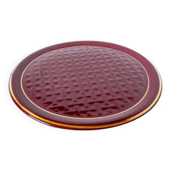 Grand plat à gâteaux en céramique barbotine bordeaux effet tressé 1960
