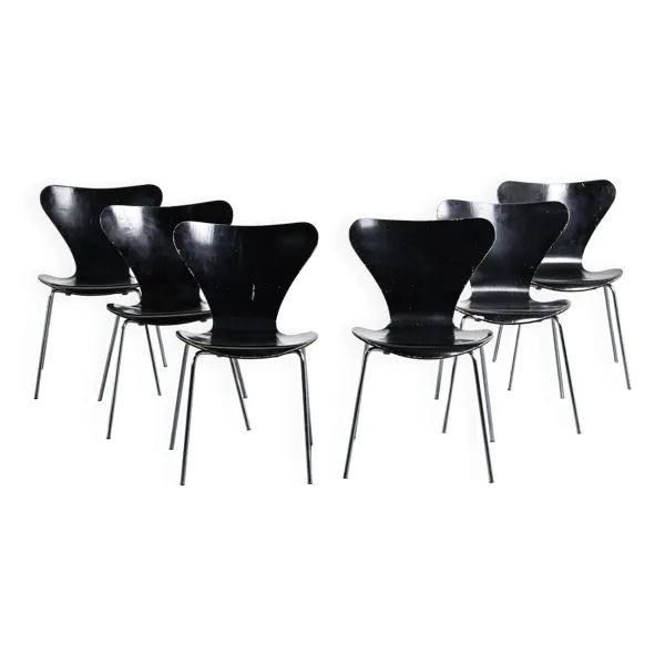 Série de 6 chaises 3107 par Arne Jacobsen, Fritz Hansen, circa 1970.