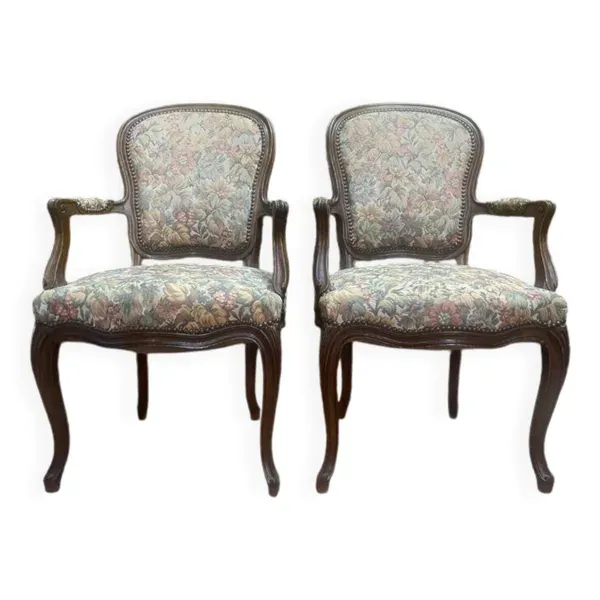 Paire de fauteuils de style Louis XV en chêne