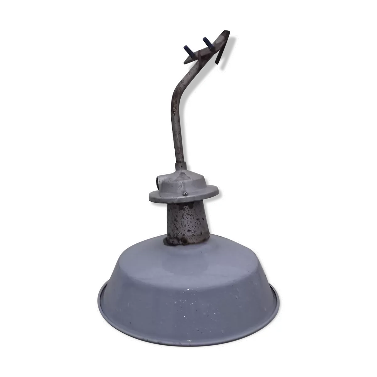 Suspension industrielle en tole émaillée grise