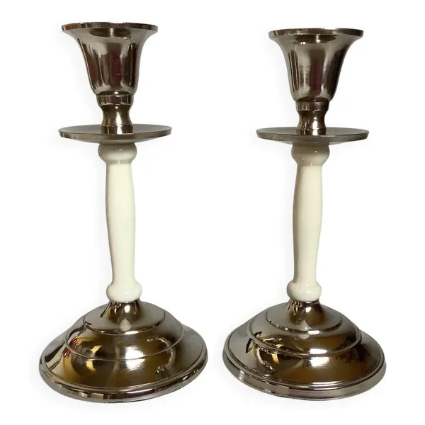 Paire de bougeoirs argenté en métal