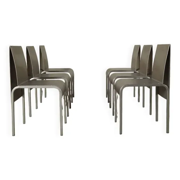 Ensemble de six chaises de salle à manger en acier inoxydable postmodernistes datant d'environ 1980-1990.